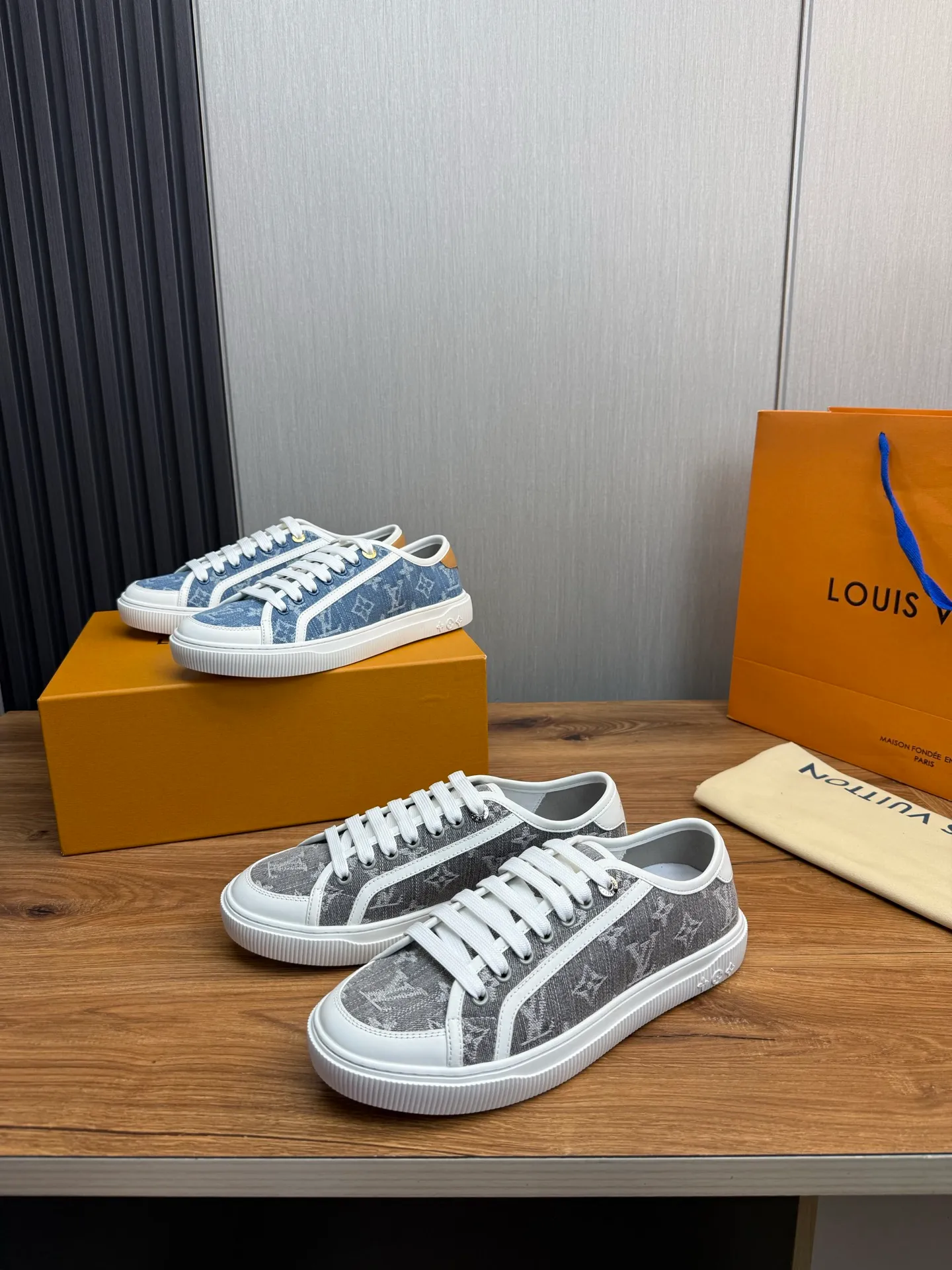 Men's shoes 💰600💰 LV. Hot sale at the counter 🔥Couple canvas shoes 👩‍❤️‍👨 Official website synchronization, original brand printed fabric + original original sole, 36-45 (40 for women, 38.45 for men, custom-made, non-refundable)